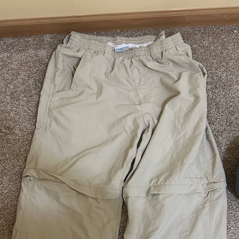 Columbia Women's Tan Cargo Pants